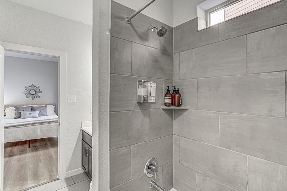 Shower, Bathroom, towels