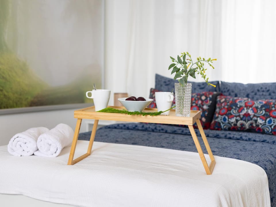 Bed, Decorative detail, towels