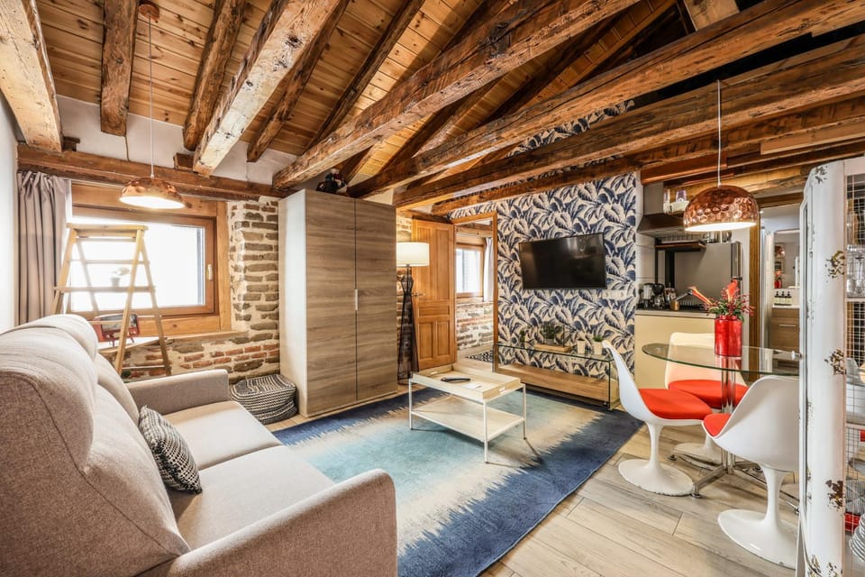 Communal lounge/ TV room, TV and multimedia, Kitchen or kitchenette, Living room, Seating area