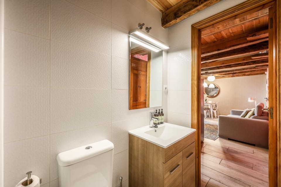 Shower, Toilet, Bed, Bathroom, Photo of the whole room, Bedroom