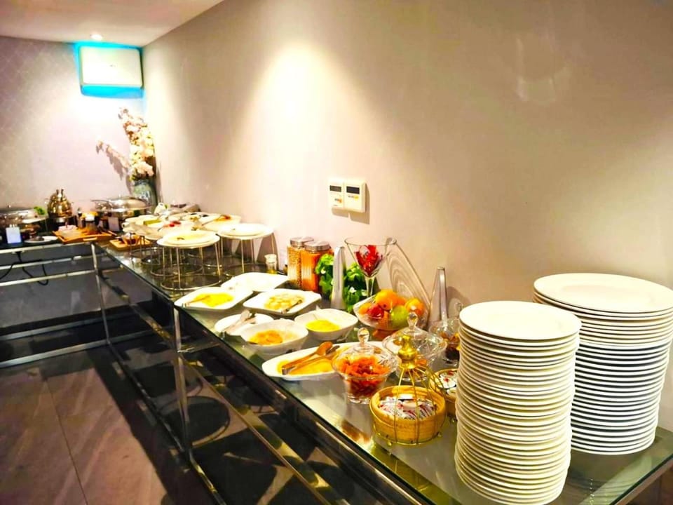 Food and drinks, Food, Breakfast, Continental breakfast, Buffet breakfast