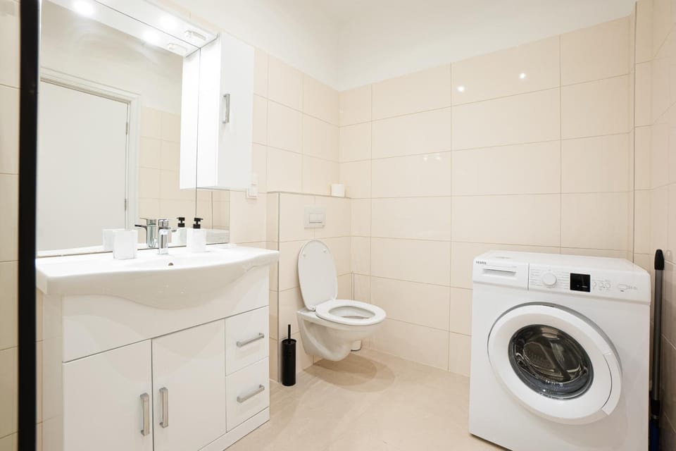 Toilet, Bathroom, washing machine