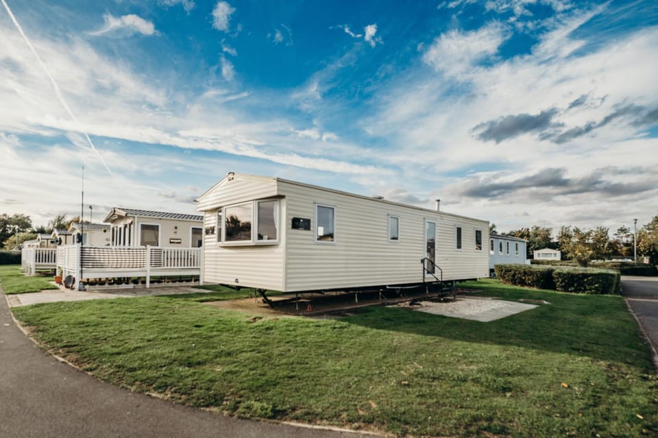 Property building, Day, Neighbourhood, Garden, Garden view, Street view