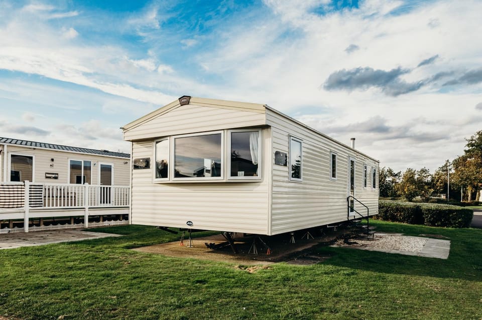 Property building, Garden, Location, Parking