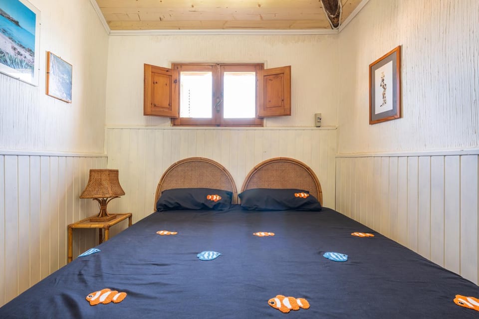 Property building, Living room, Bedroom
