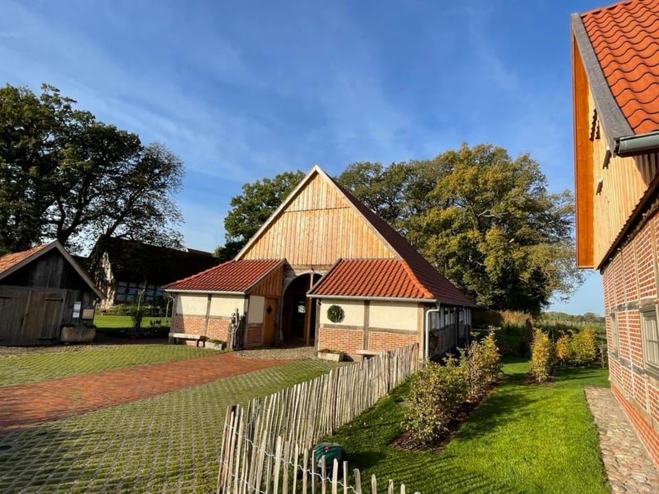Property building, Day, Garden, Garden view, Landmark view