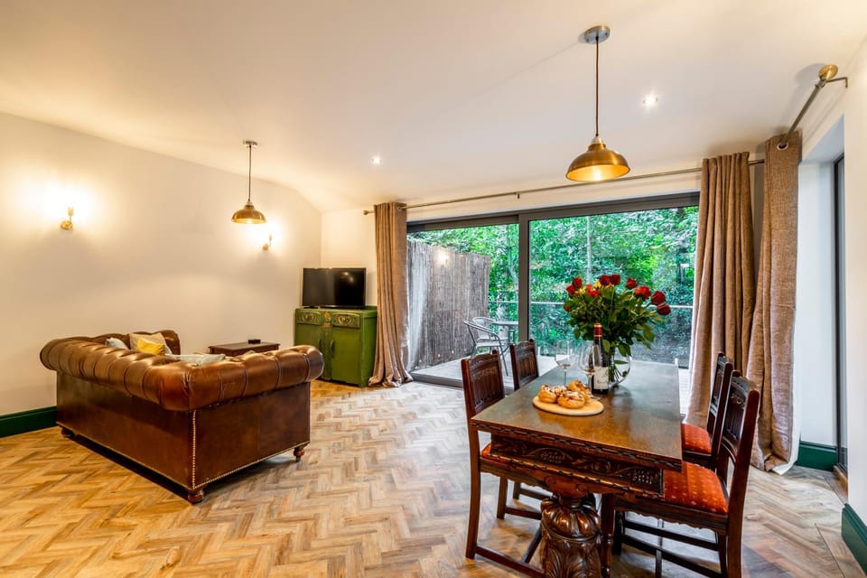 Living room, Seating area, Dining area