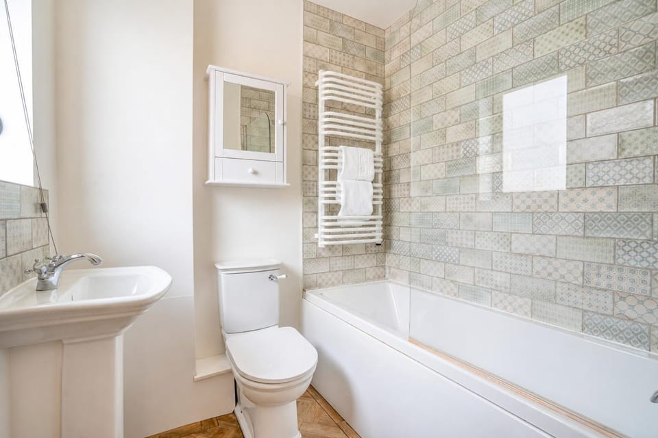 Shower, Toilet, Bathroom, Bath