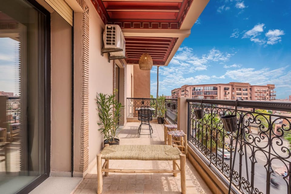 Balcony/Terrace, City view, Street view