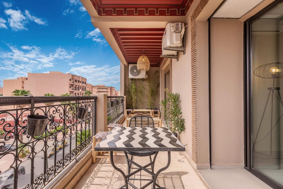 Balcony/Terrace, City view, Street view