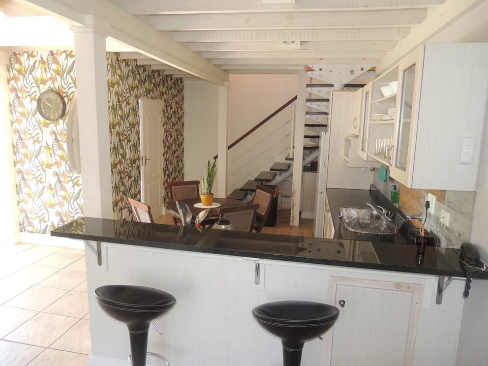 Dining area, kitchen