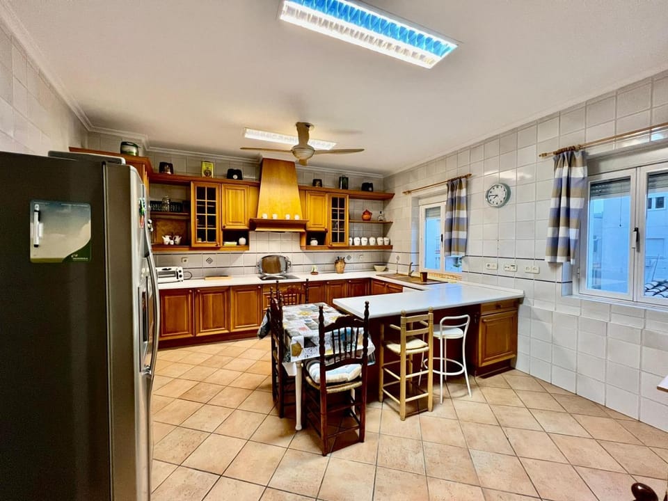 Kitchen or kitchenette, Dining area, dishwasher, fireplace, minibar, pet friendly