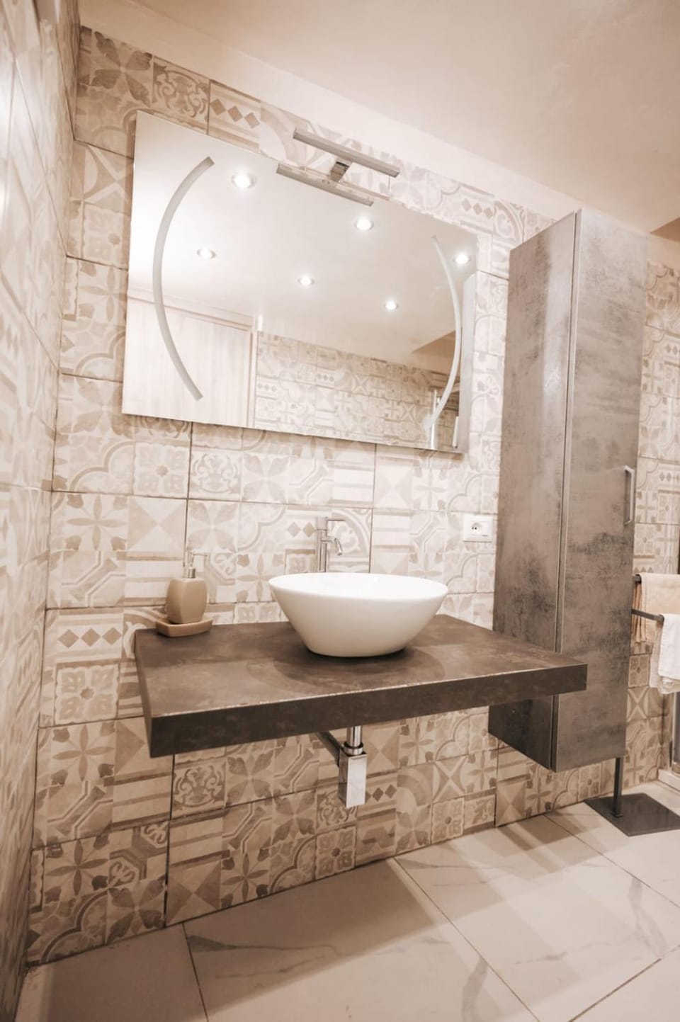 Shower, Bathroom