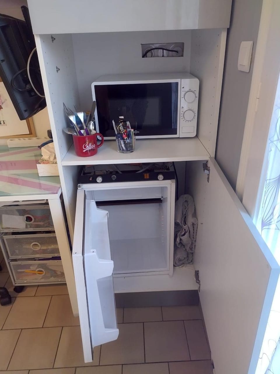Kitchen or kitchenette, minibar, oven