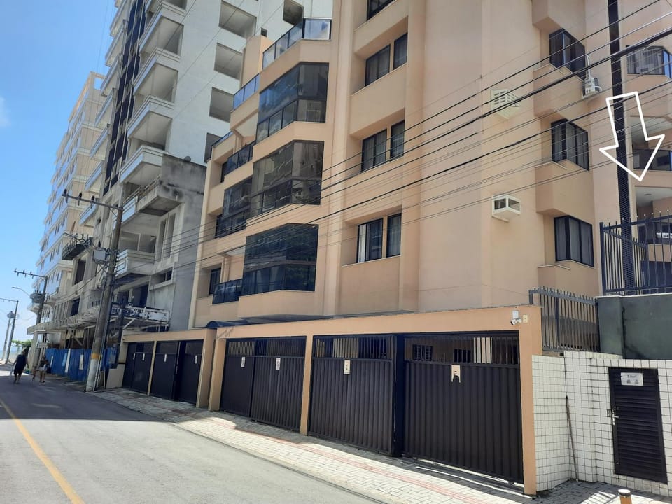 Apto quadra no Hard Rock 30m do mar Apartment in Porto Belo