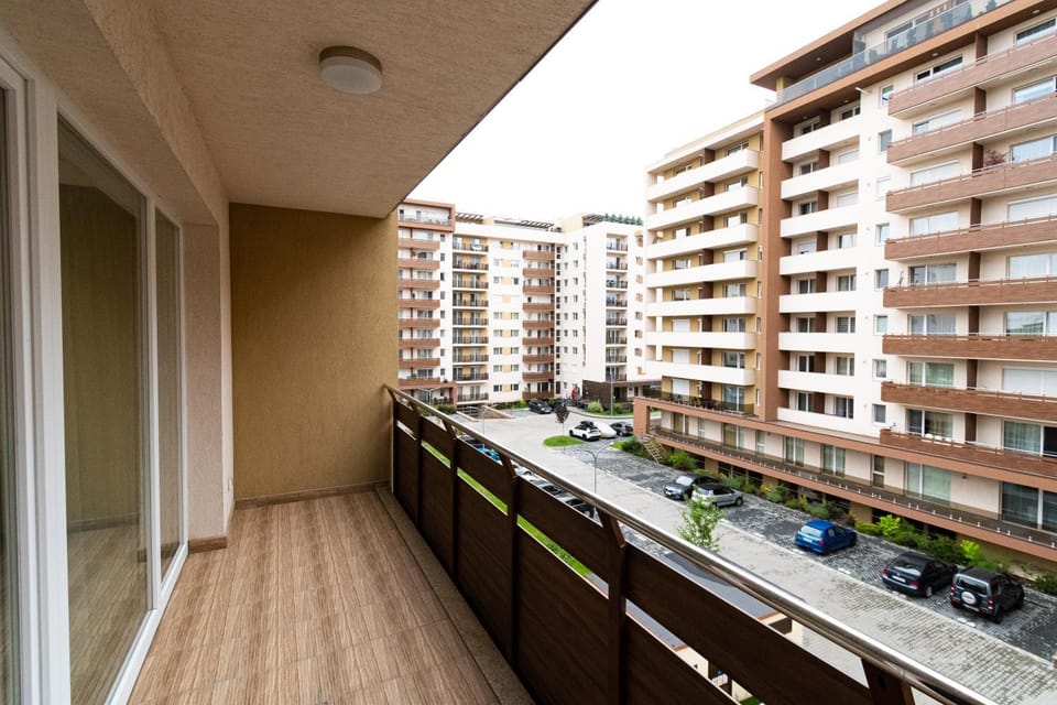 Pentha Apt - Stylish and Spacious 2-Bedroom Apartment near Coresi Mall Apartment in Brasov