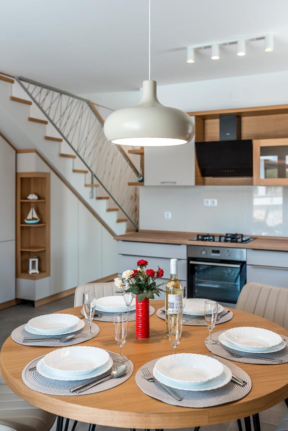 Kitchen or kitchenette, Seating area, Dining area, minibar, pet friendly, stove