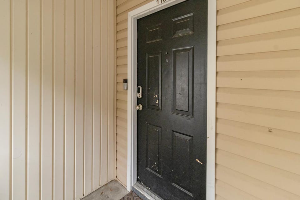 Spacious 4 beds 4 baths Condo Mins to Shands, UF, & DOWNTOWN! Apartment in Gainesville