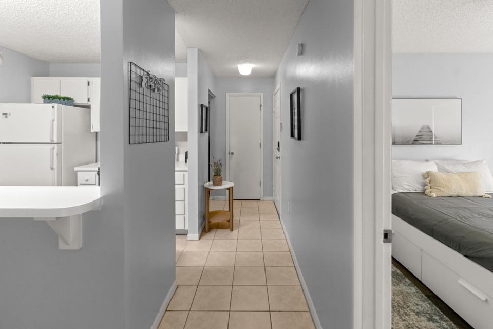 Spacious 4 beds 4 baths Condo Mins to Shands, UF, & DOWNTOWN! Apartment in Gainesville