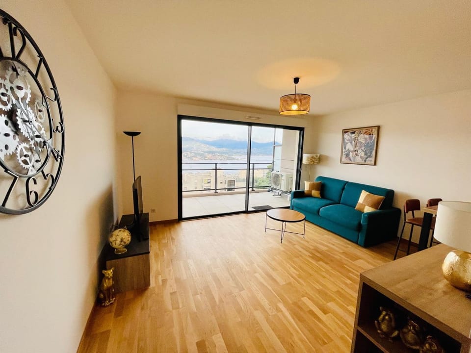 Bed, Living room