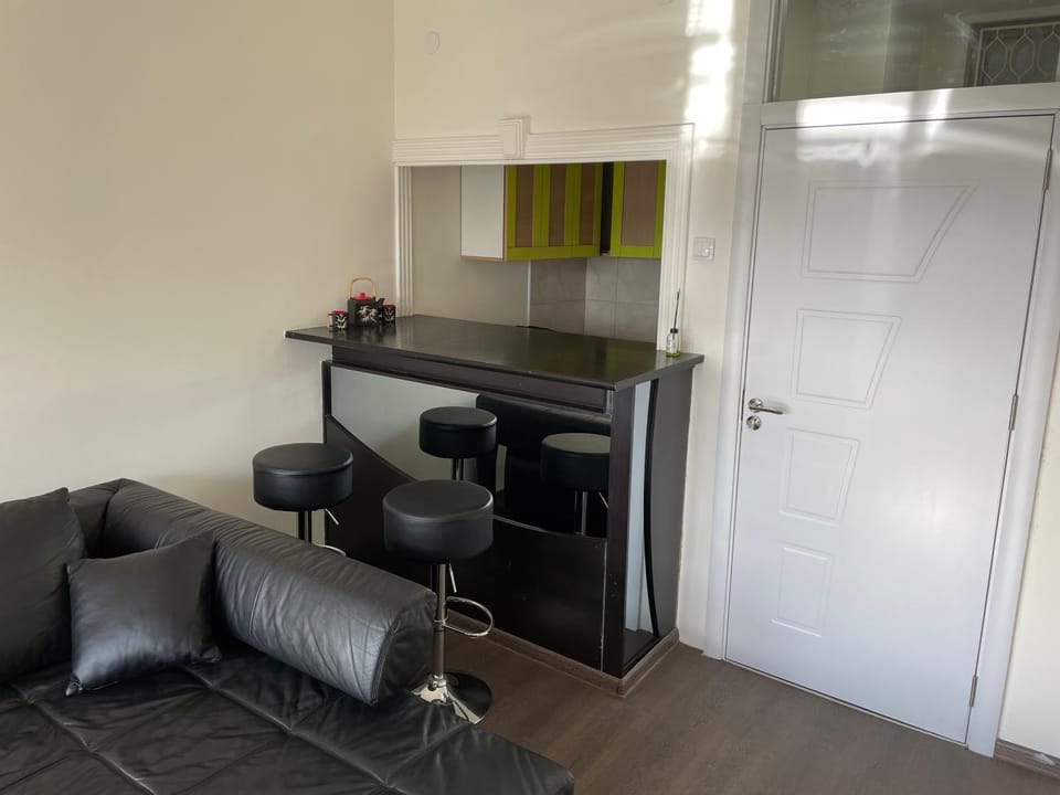 Kitchen or kitchenette, Seating area