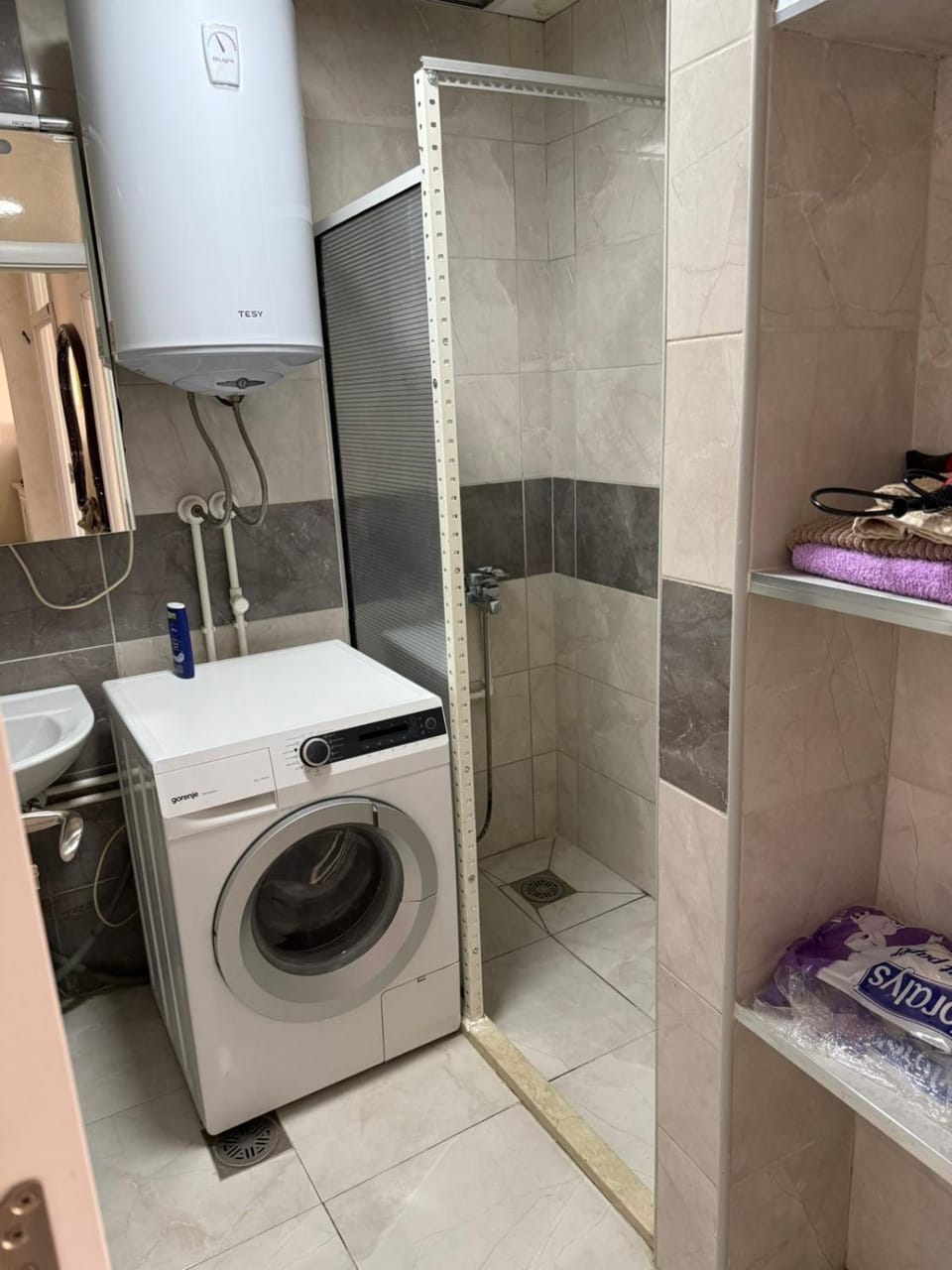 Shower, Bathroom, towels, washing machine