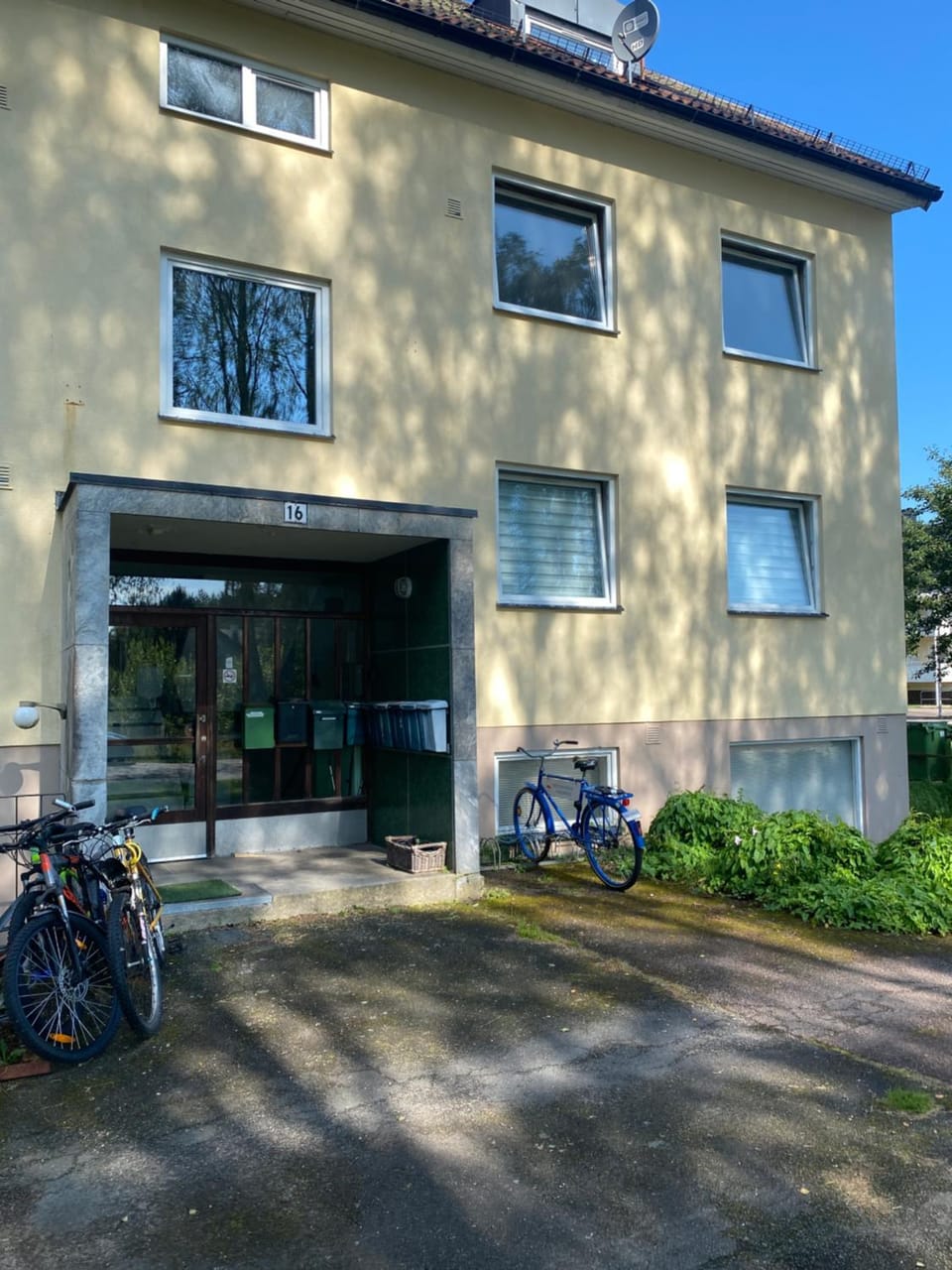 Property building, Facade/entrance, Cycling