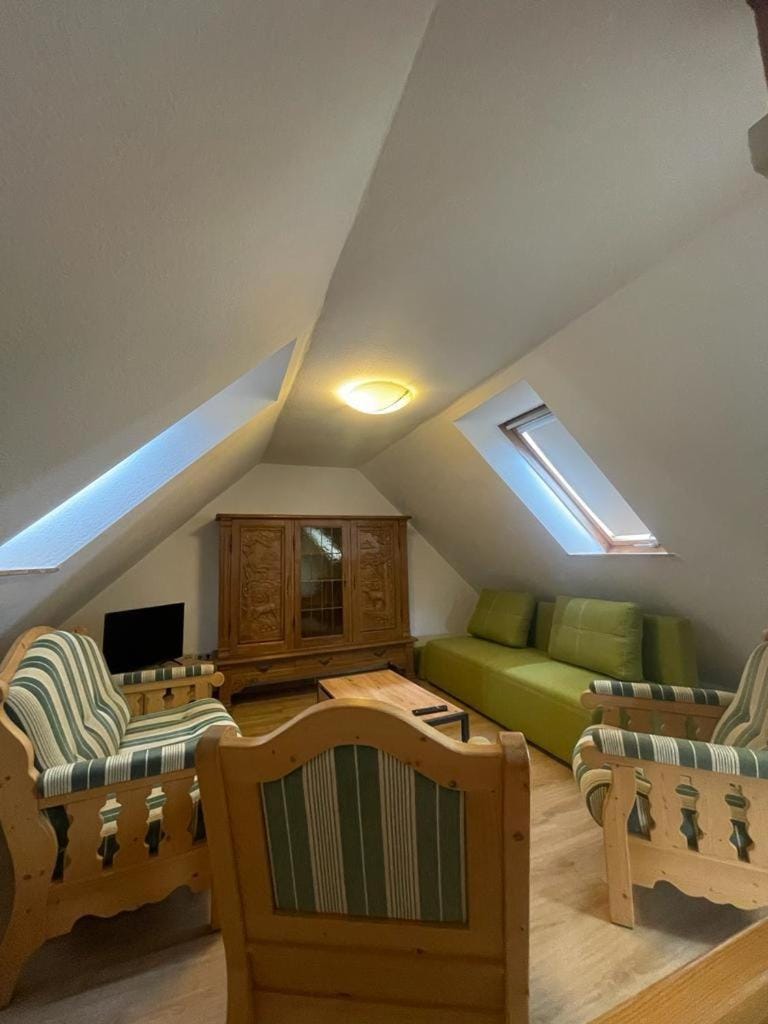 Communal lounge/ TV room, TV and multimedia, Living room, Seating area