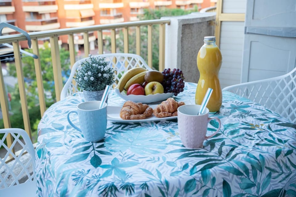 View (from property/room), Balcony/Terrace, Dining area