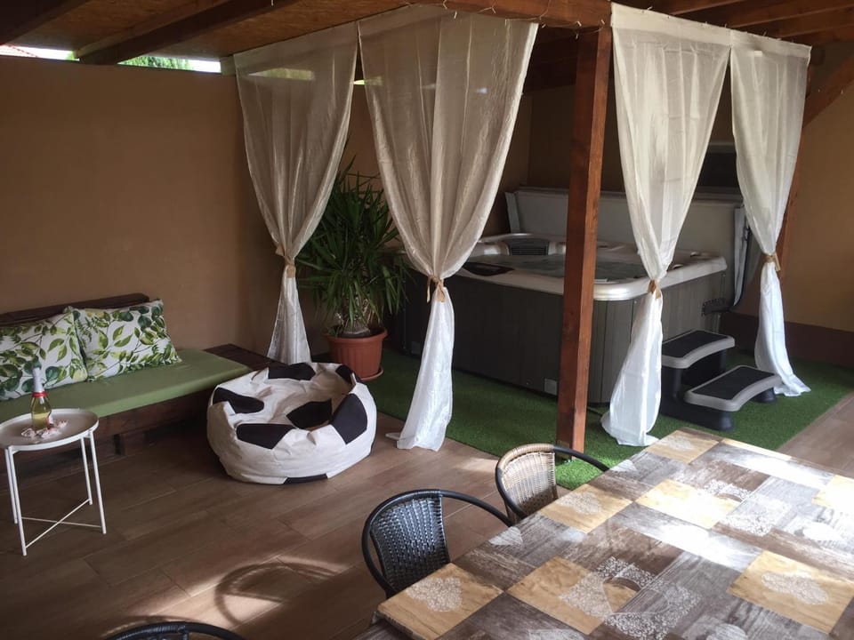 Hot Tub, Spa and wellness centre/facilities