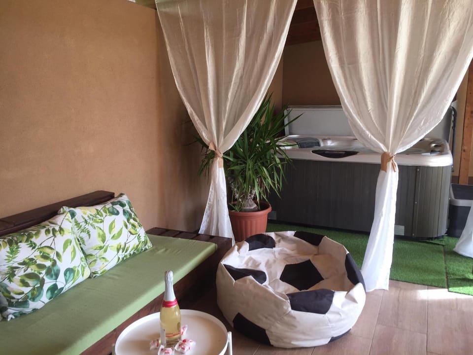 Hot Tub, Spa and wellness centre/facilities