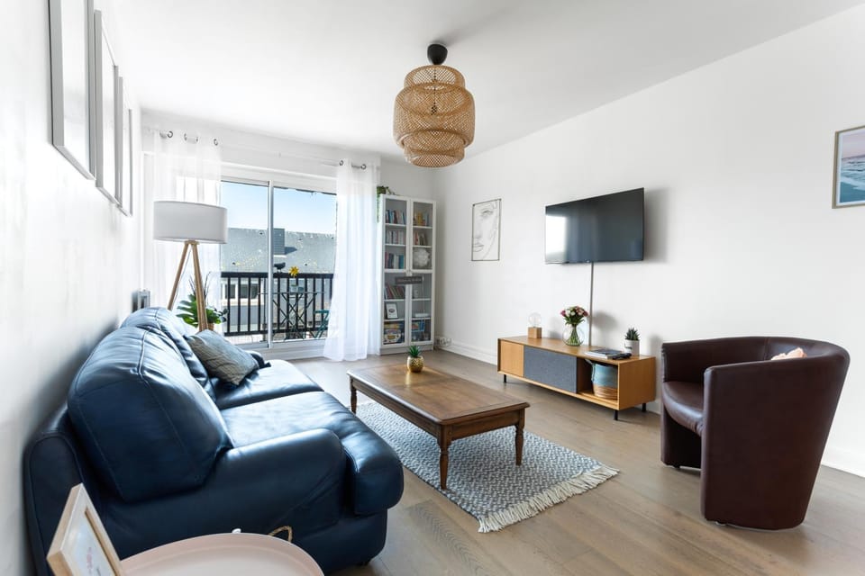 Communal lounge/ TV room, TV and multimedia, Living room