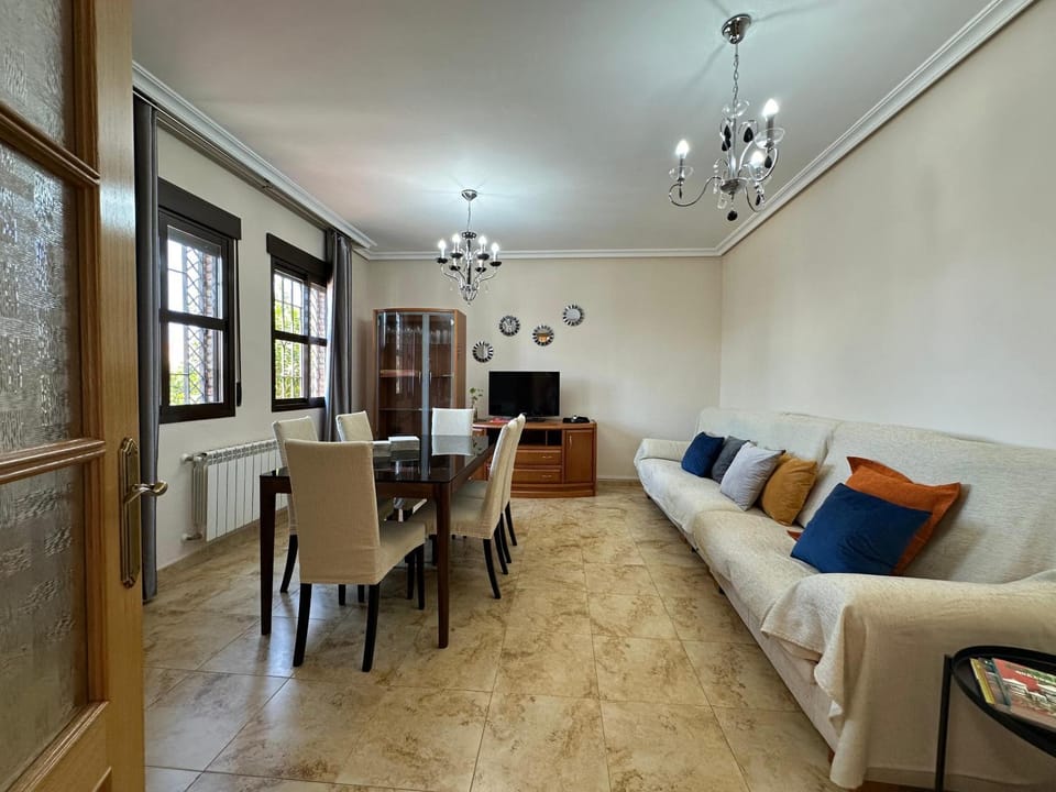 Communal lounge/ TV room, TV and multimedia, Living room, Seating area, Dining area