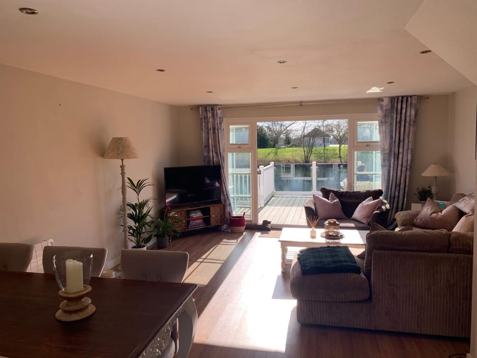 Communal lounge/ TV room