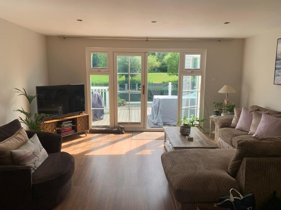 Communal lounge/ TV room