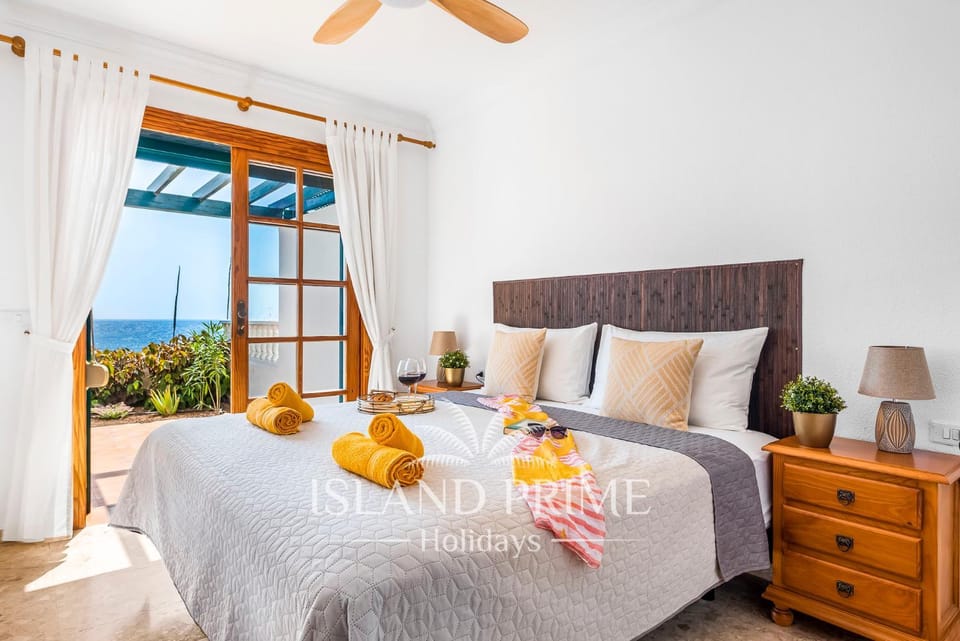 Bed, Bedroom, Sea view, fireplace