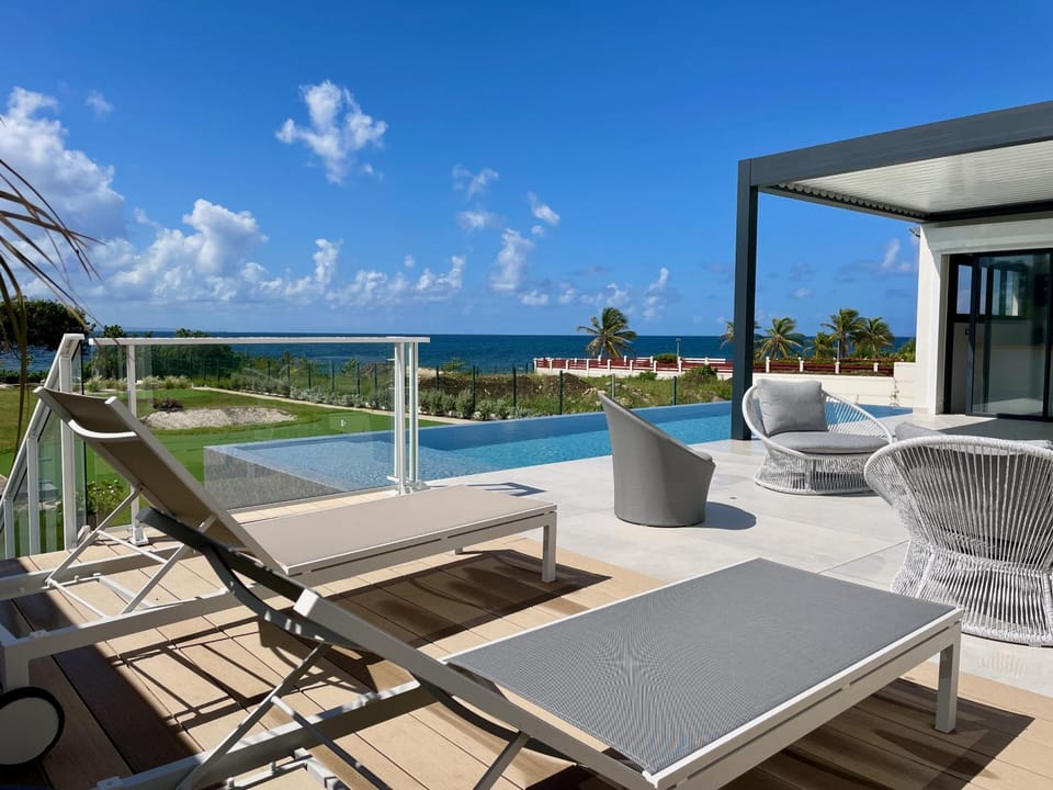 Patio, Natural landscape, View (from property/room), Balcony/Terrace, Pool view, Sea view, Swimming pool, sunbed
