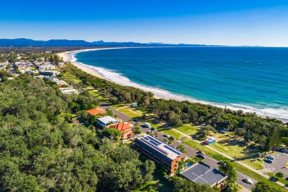 Castaway opposite Clarkes Beach Apartment in Byron Bay