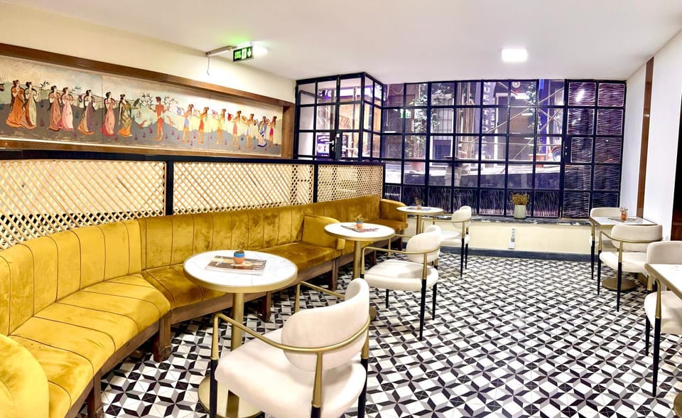 Communal lounge/ TV room, Lobby or reception