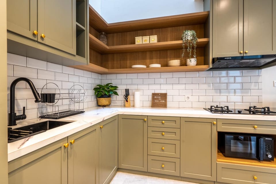 Kitchen or kitchenette, dishwasher, minibar, stove