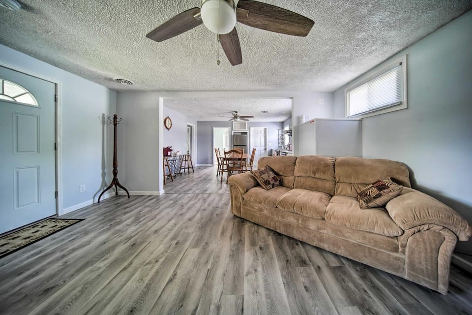 Spacious Geneva House Less Than 5 Mi to The Strip! House in Geneva-on-the-Lake