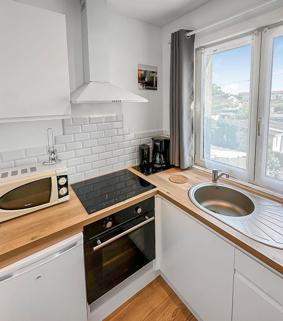 Kitchen or kitchenette, stove