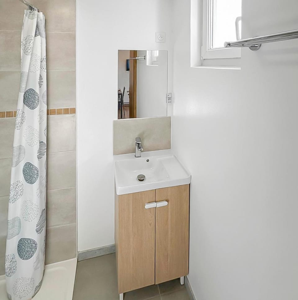 Shower, Bathroom, towels