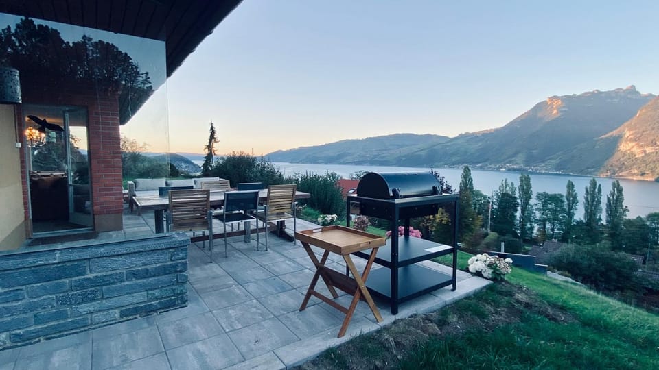 Natural landscape, BBQ facilities, Balcony/Terrace, Dining area, Lake view