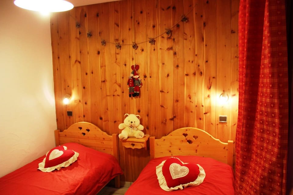 Chalet Les Ancolies - 3 pièces cabine 6 personnes 3 exposé Sud MAE-9474 Cabin in Auvergne-Rhône-Alpes