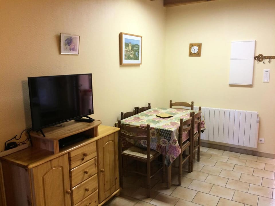 Résidence Les Flocons Du Soleil - CHALET/6pers FLOC E2- Peyresourde MAE-3474 Chalet in Catalonia
