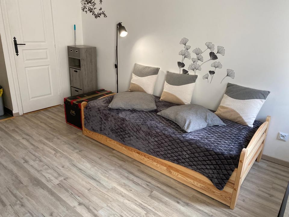 Bed, Photo of the whole room, Bedroom
