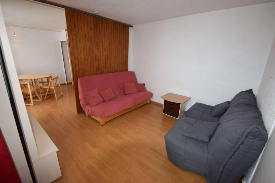 Bed, Living room