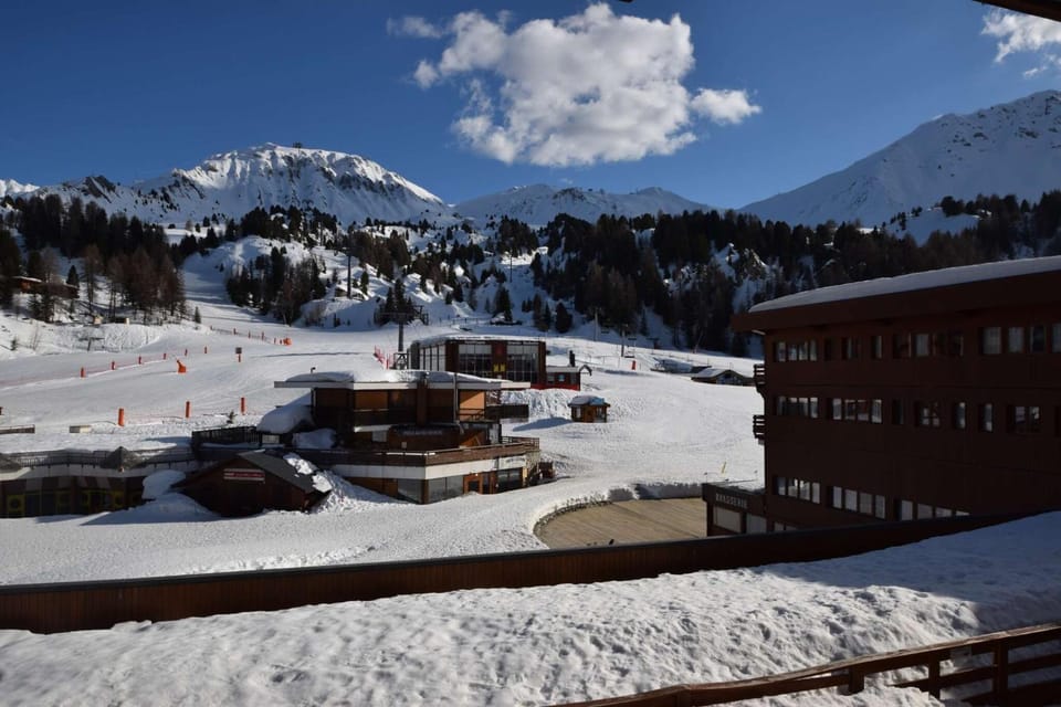 Skiing, Mountain view