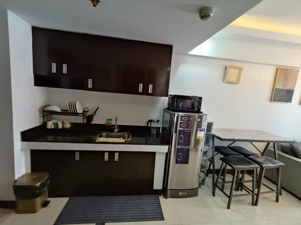 Kitchen or kitchenette, kitchen